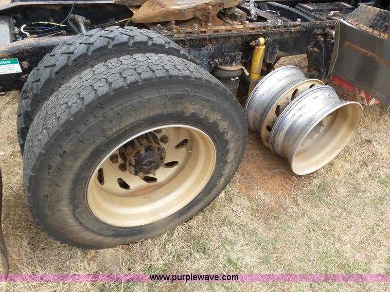 image for item J6228 1997 Freightliner Century Class semi truck