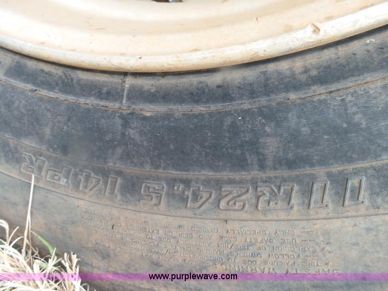 image for item J6228 1997 Freightliner Century Class semi truck