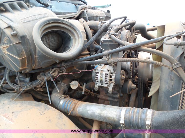 image for item J6228 1997 Freightliner Century Class semi truck