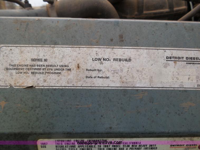 image for item J6228 1997 Freightliner Century Class semi truck