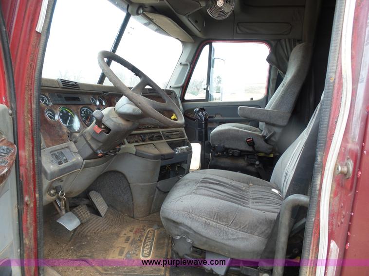 image for item J6228 1997 Freightliner Century Class semi truck