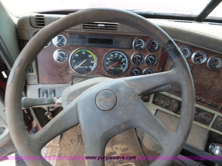 image for item J6228 1997 Freightliner Century Class semi truck