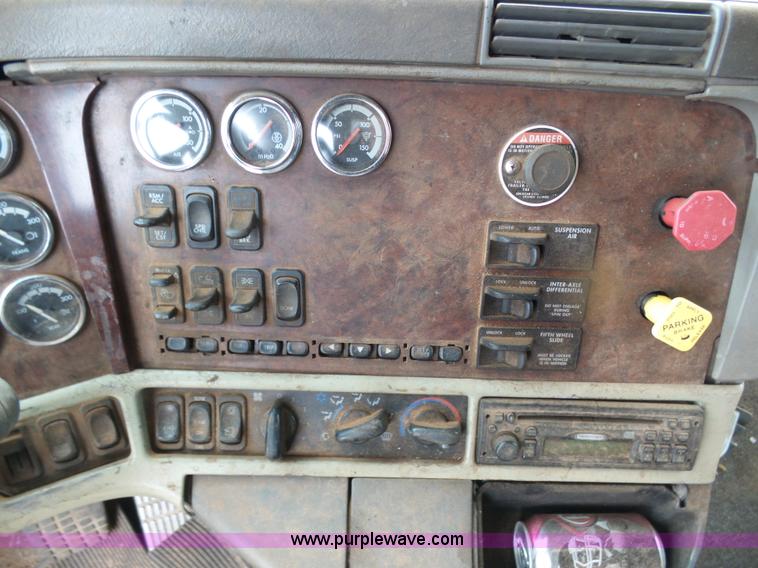 image for item J6228 1997 Freightliner Century Class semi truck