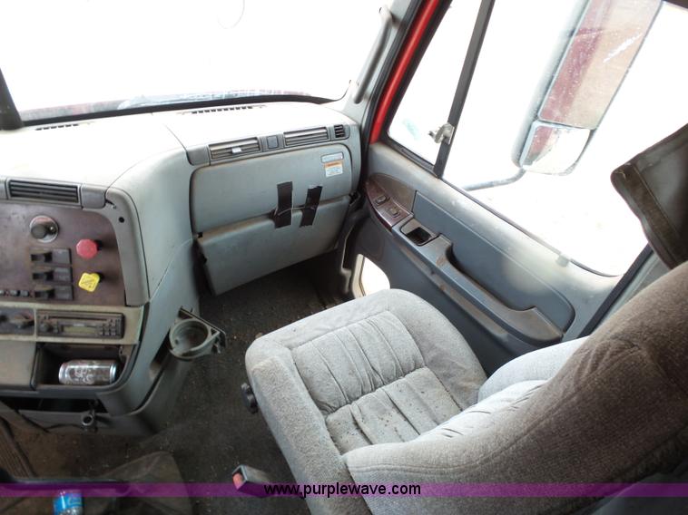 image for item J6228 1997 Freightliner Century Class semi truck