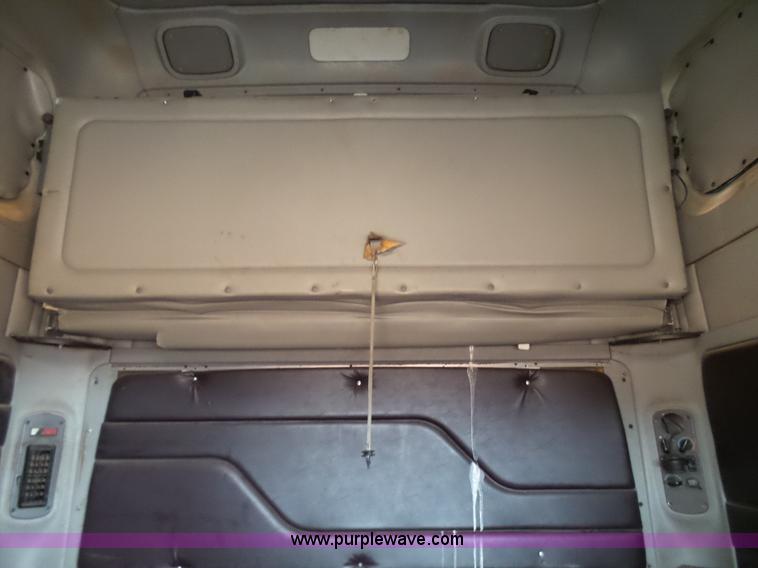 image for item J6228 1997 Freightliner Century Class semi truck