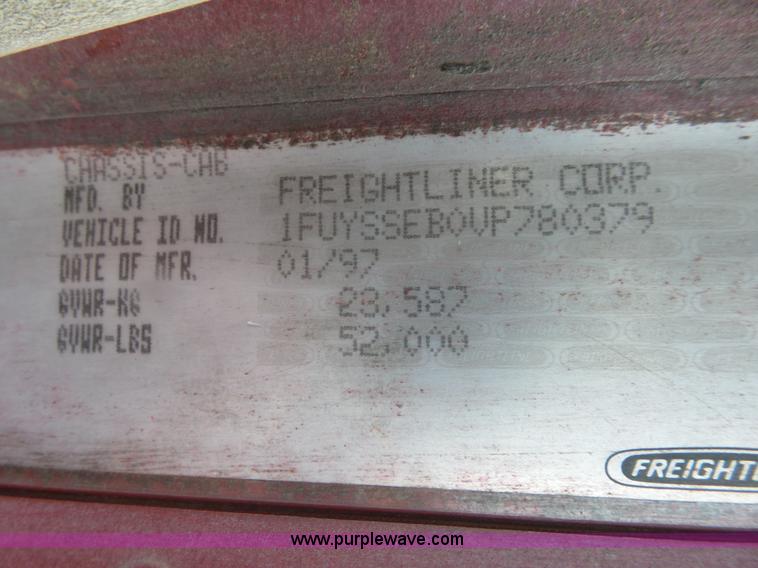 image for item J6228 1997 Freightliner Century Class semi truck