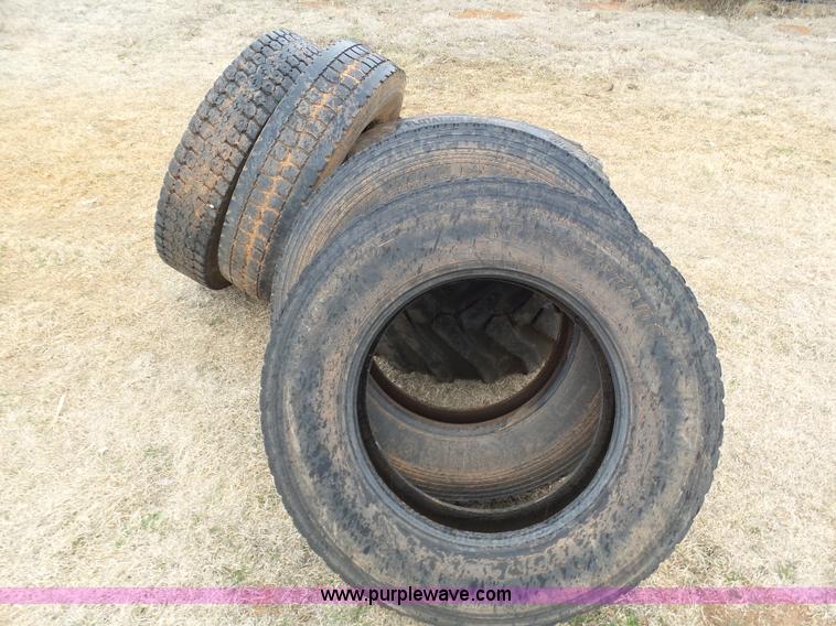 image for item J6228 1997 Freightliner Century Class semi truck