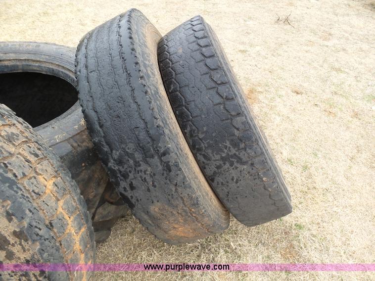 image for item J6228 1997 Freightliner Century Class semi truck