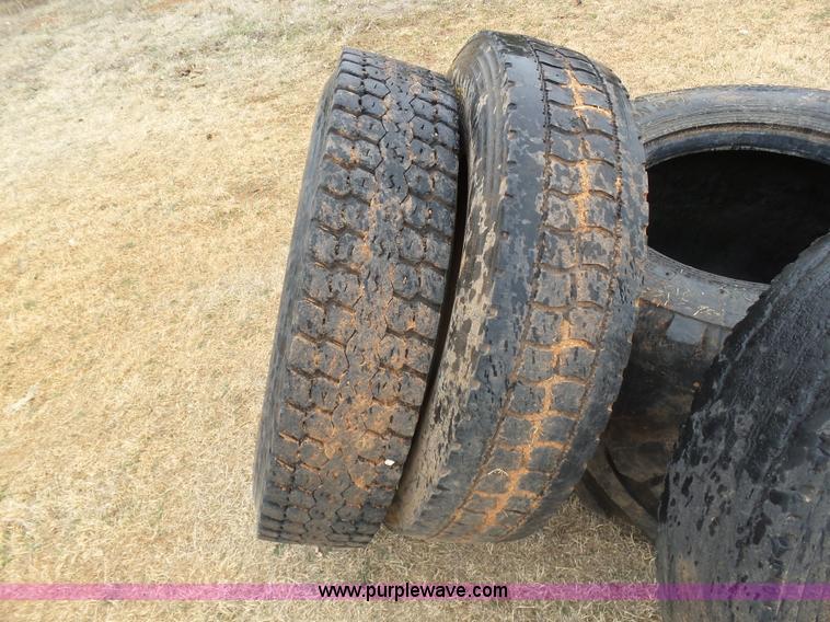 image for item J6228 1997 Freightliner Century Class semi truck