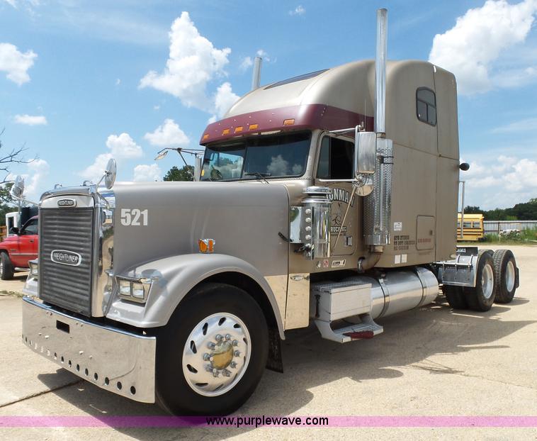 image for item K1183 1999 Freightliner FLD semi truck