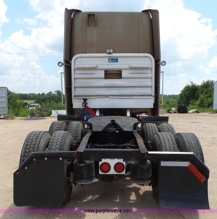 image for item K1183 1999 Freightliner FLD semi truck