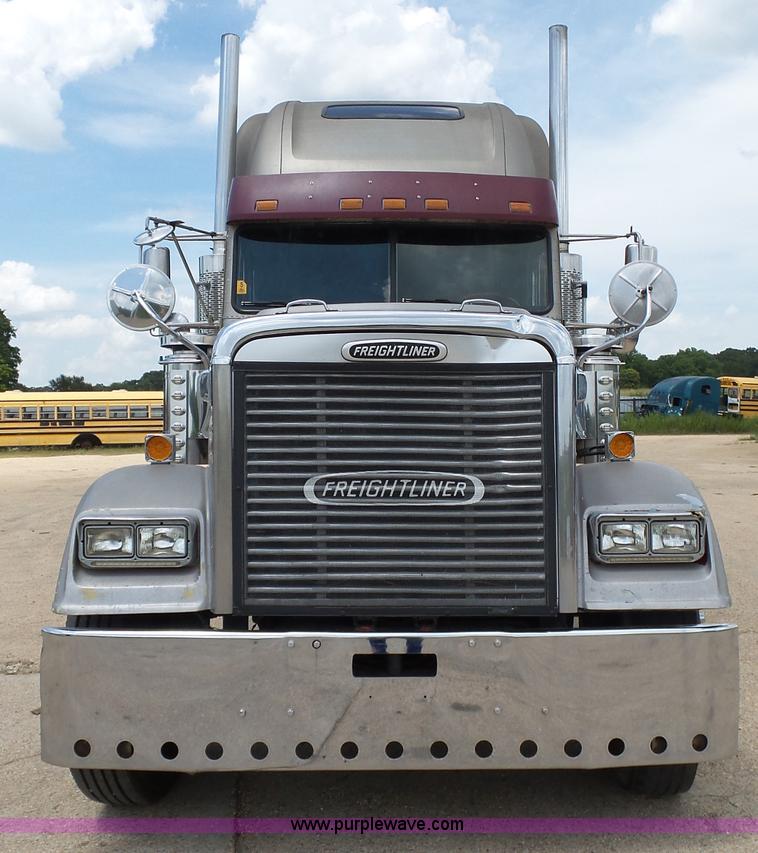 image for item K1183 1999 Freightliner FLD semi truck