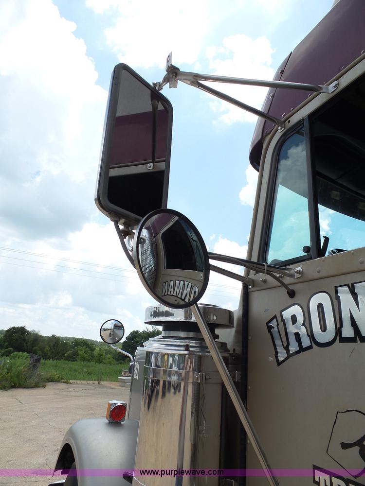 image for item K1183 1999 Freightliner FLD semi truck