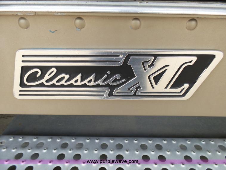 image for item K1183 1999 Freightliner FLD semi truck