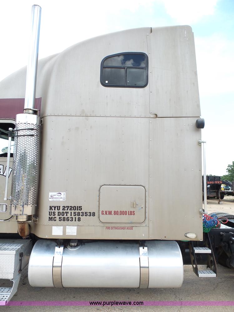 image for item K1183 1999 Freightliner FLD semi truck