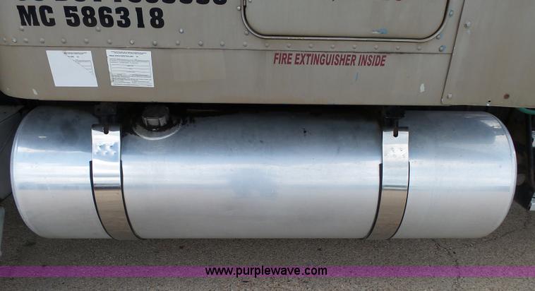 image for item K1183 1999 Freightliner FLD semi truck