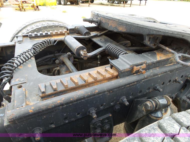 image for item K1183 1999 Freightliner FLD semi truck