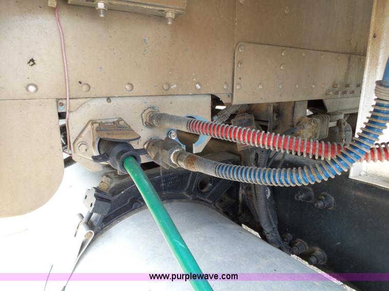 image for item K1183 1999 Freightliner FLD semi truck