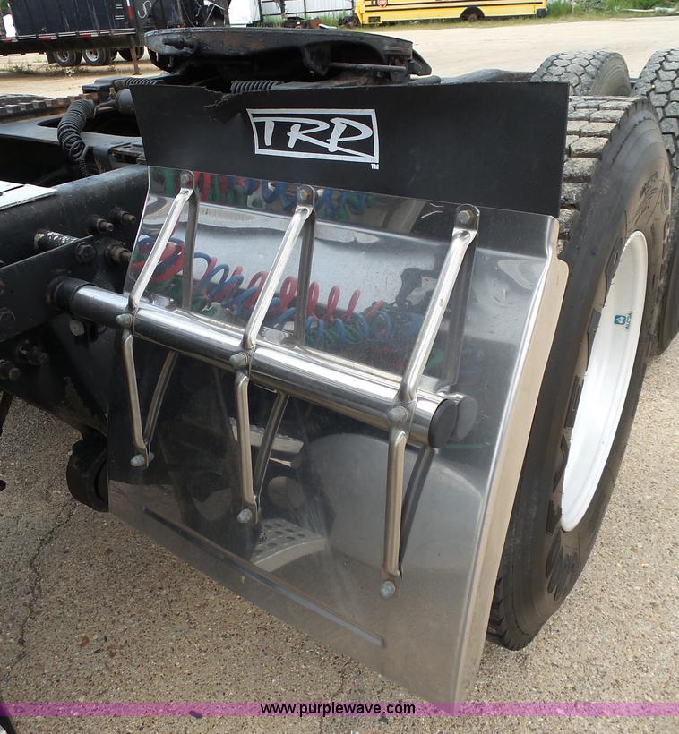 image for item K1183 1999 Freightliner FLD semi truck