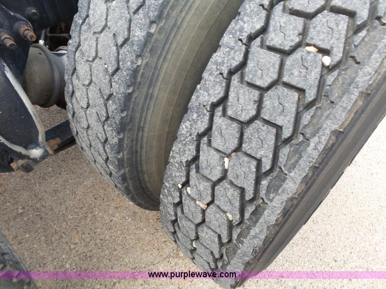 image for item K1183 1999 Freightliner FLD semi truck