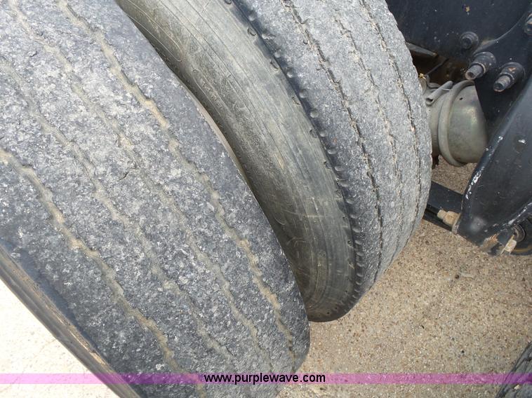 image for item K1183 1999 Freightliner FLD semi truck