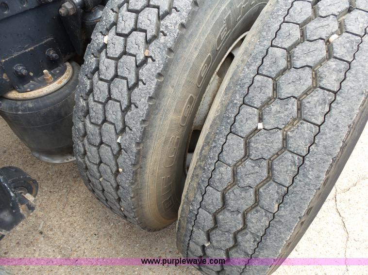 image for item K1183 1999 Freightliner FLD semi truck