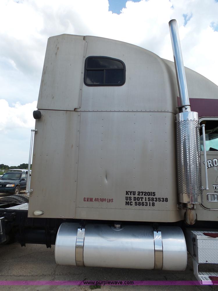 image for item K1183 1999 Freightliner FLD semi truck