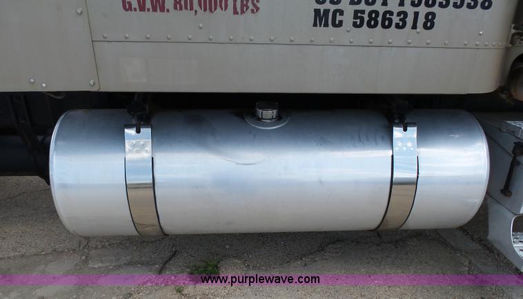 image for item K1183 1999 Freightliner FLD semi truck