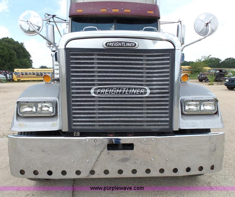 image for item K1183 1999 Freightliner FLD semi truck