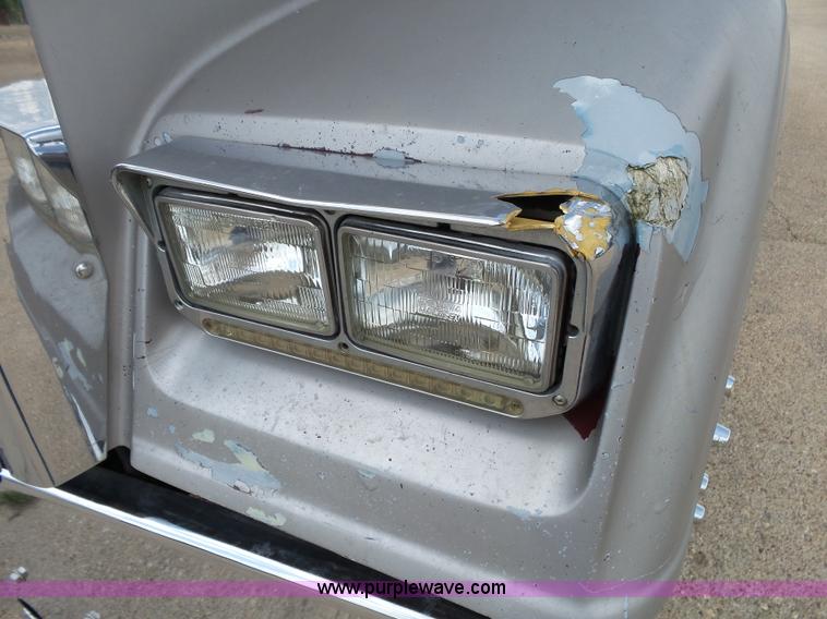 image for item K1183 1999 Freightliner FLD semi truck