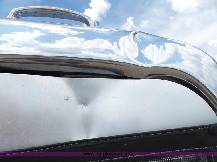 image for item K1183 1999 Freightliner FLD semi truck