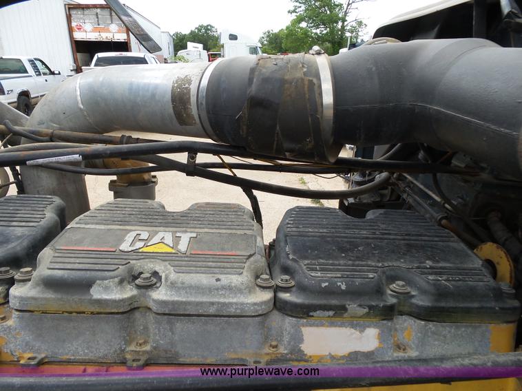 image for item K1183 1999 Freightliner FLD semi truck