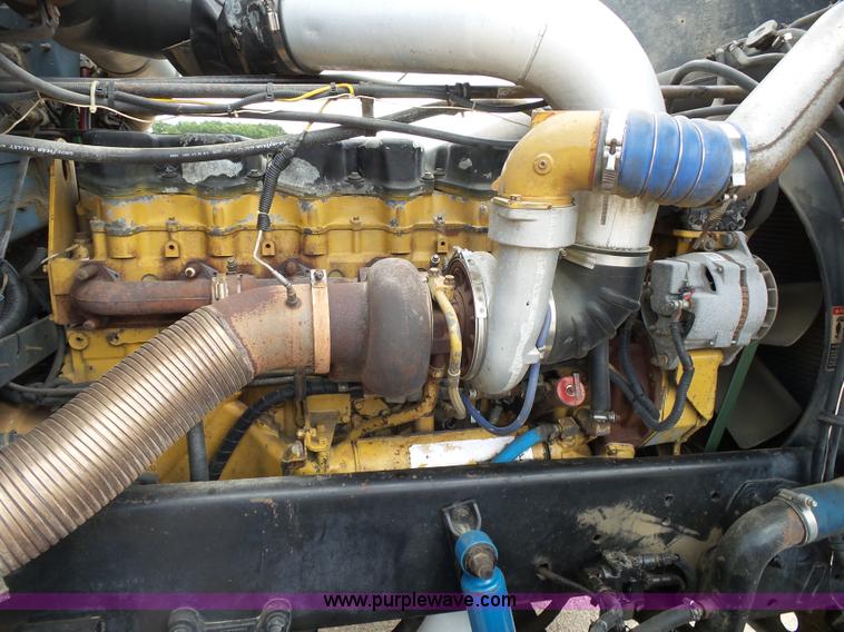 image for item K1183 1999 Freightliner FLD semi truck