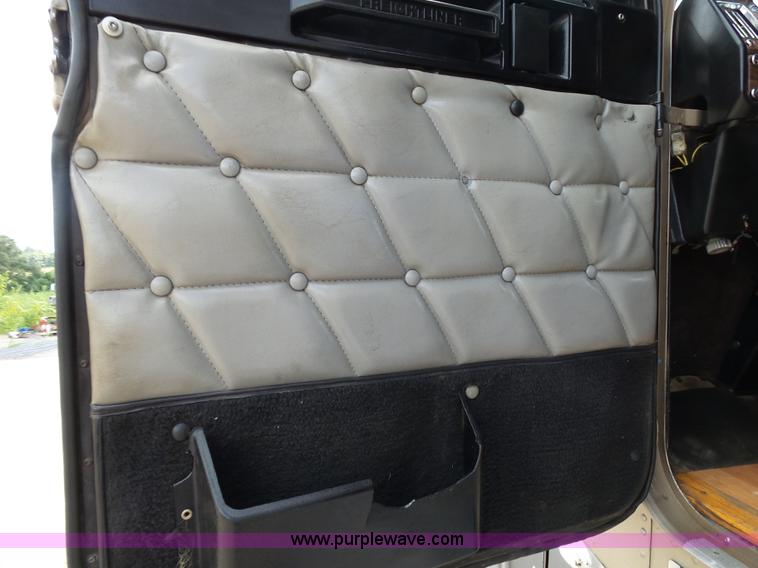 image for item K1183 1999 Freightliner FLD semi truck