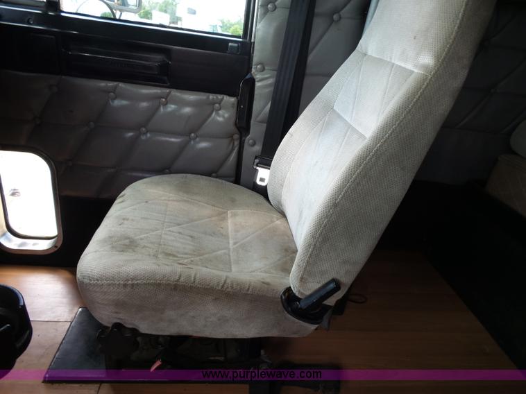 image for item K1183 1999 Freightliner FLD semi truck