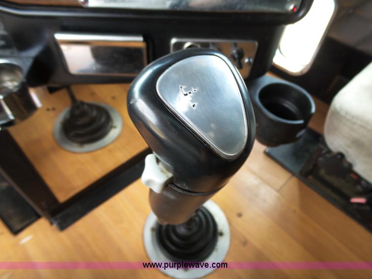 image for item K1183 1999 Freightliner FLD semi truck