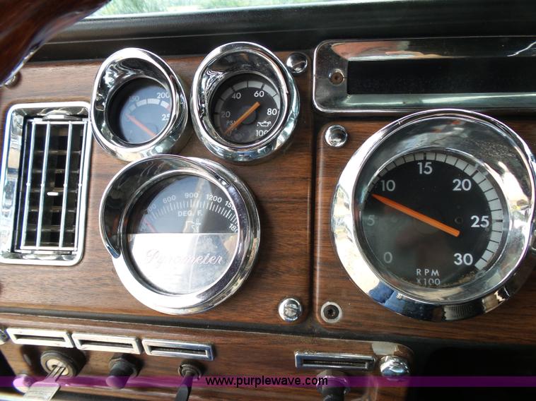 image for item K1183 1999 Freightliner FLD semi truck