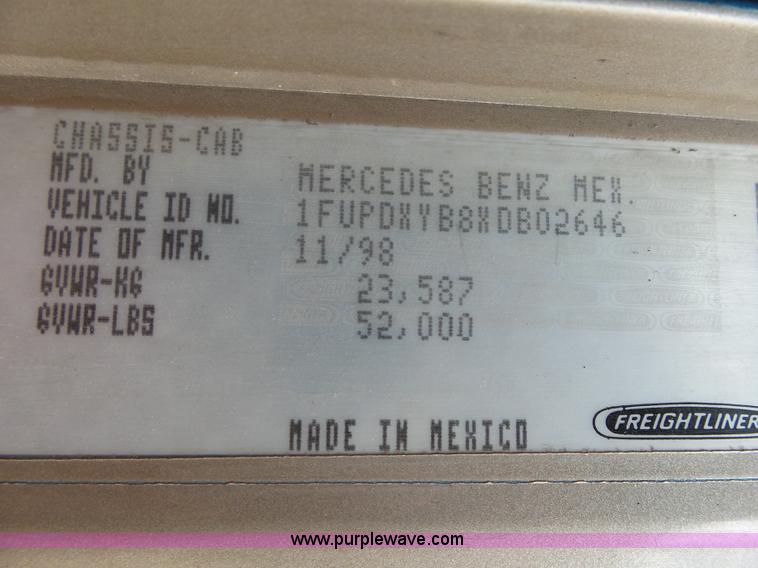 image for item K1183 1999 Freightliner FLD semi truck