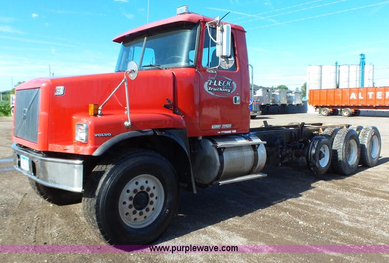 image for item K2222 2000 Volvo WG64F truck chassis