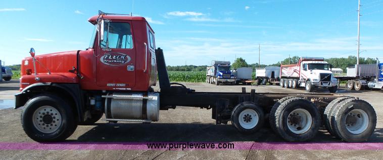 image for item K2222 2000 Volvo WG64F truck chassis