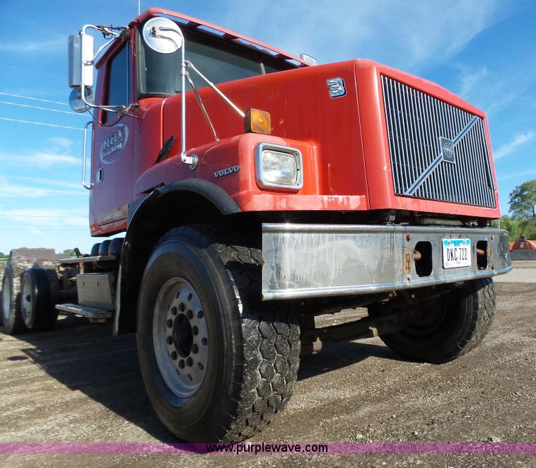 image for item K2222 2000 Volvo WG64F truck chassis