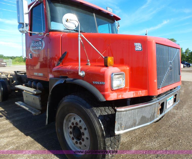 image for item K2222 2000 Volvo WG64F truck chassis