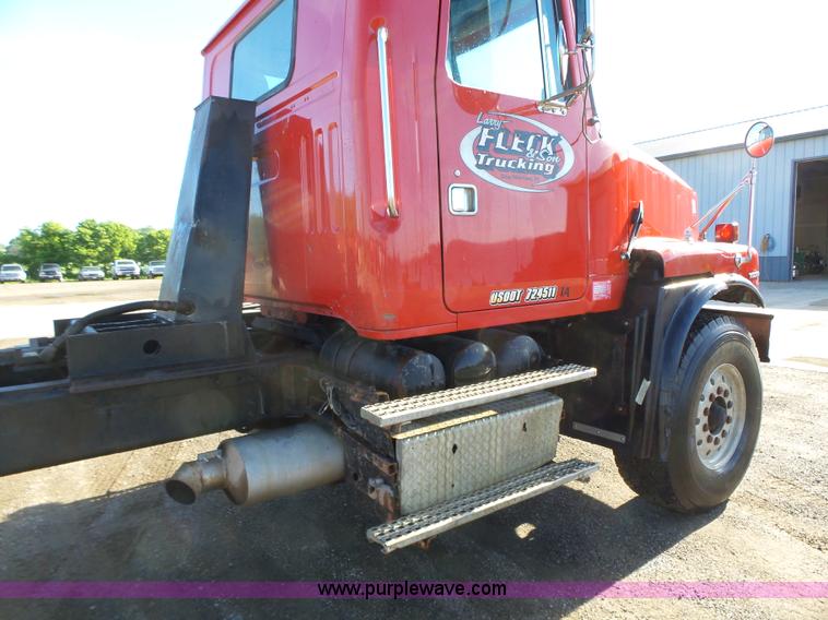 image for item K2222 2000 Volvo WG64F truck chassis