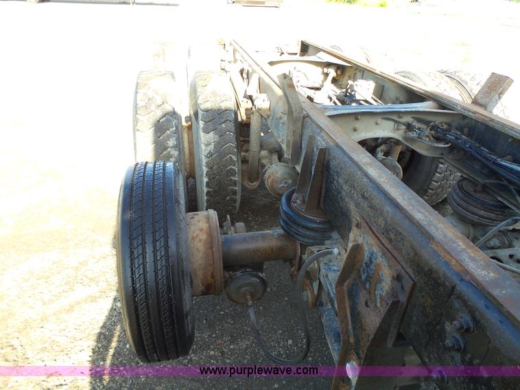 image for item K2222 2000 Volvo WG64F truck chassis