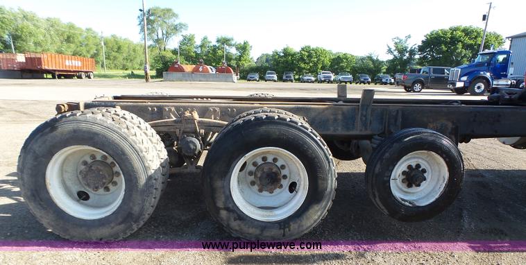 image for item K2222 2000 Volvo WG64F truck chassis