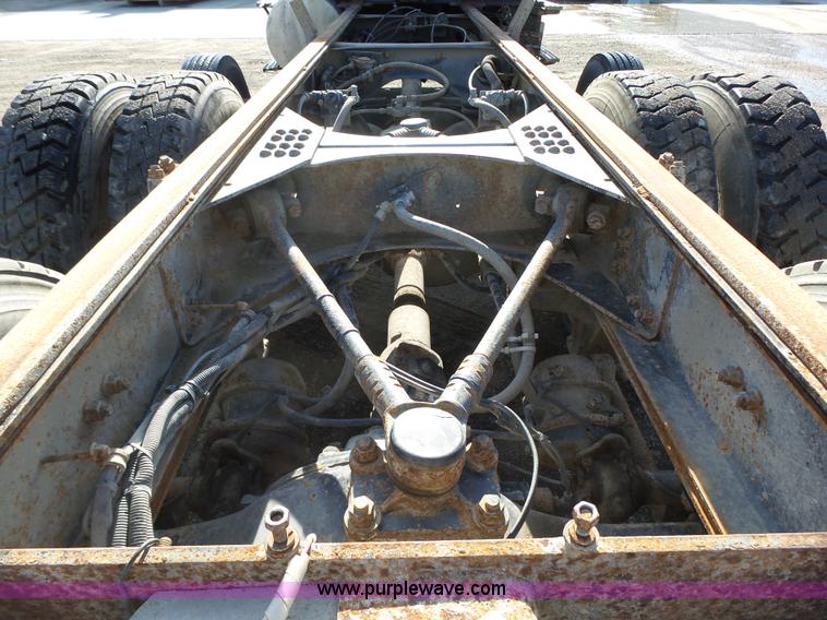 image for item K2222 2000 Volvo WG64F truck chassis