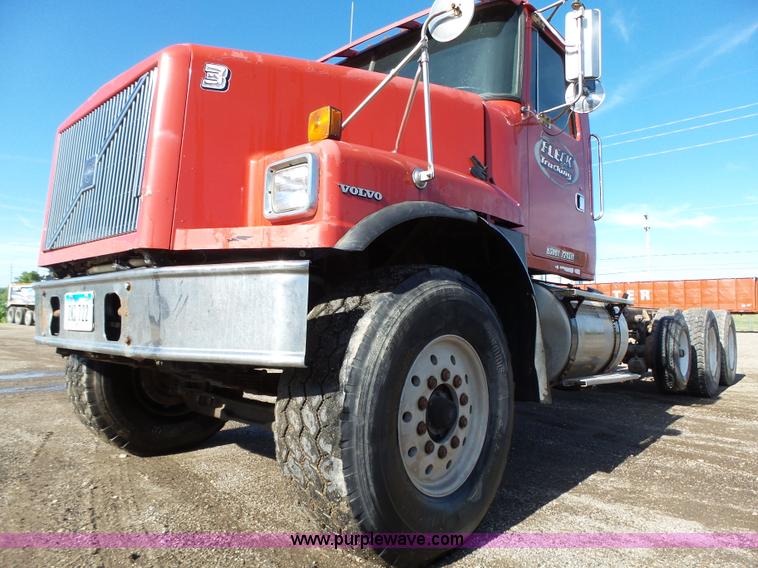 image for item K2222 2000 Volvo WG64F truck chassis