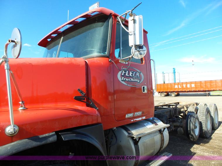 image for item K2222 2000 Volvo WG64F truck chassis