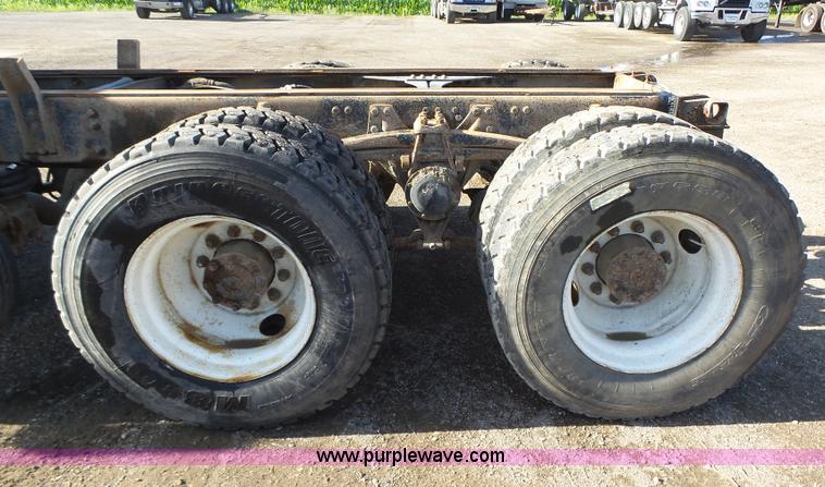 image for item K2222 2000 Volvo WG64F truck chassis