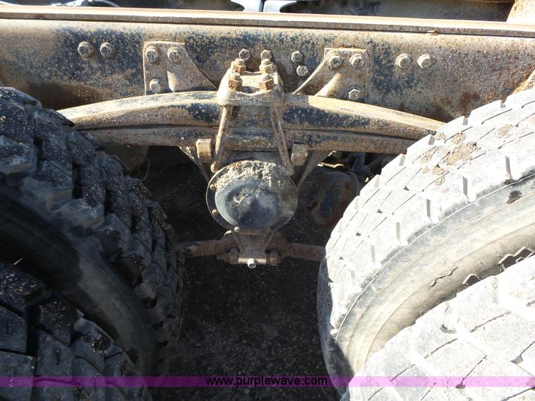 image for item K2222 2000 Volvo WG64F truck chassis